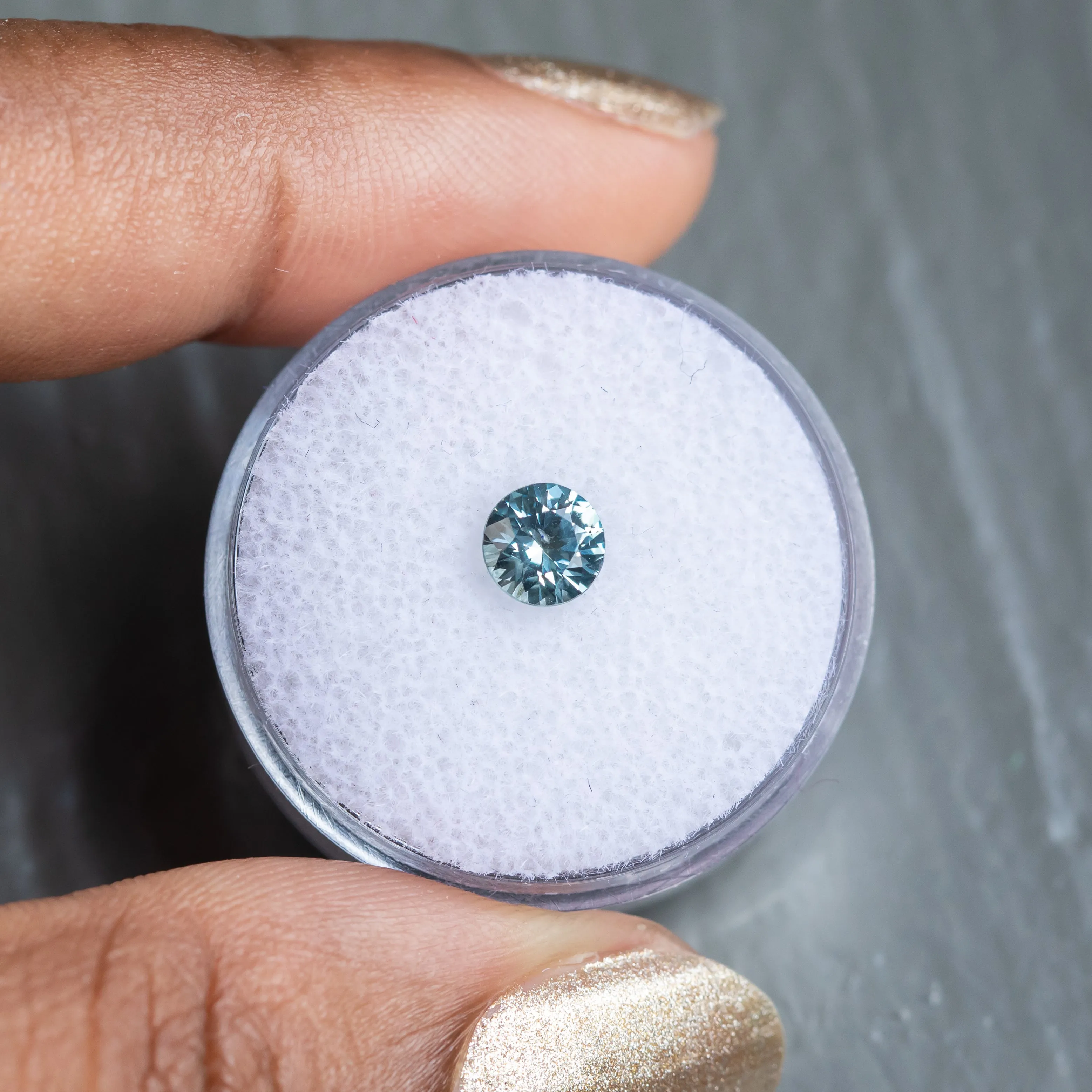 0.83CT ROUND BRILLIANT MONTANA SAPPHIRE, SOFT BLUE, 5.53X3.63MM