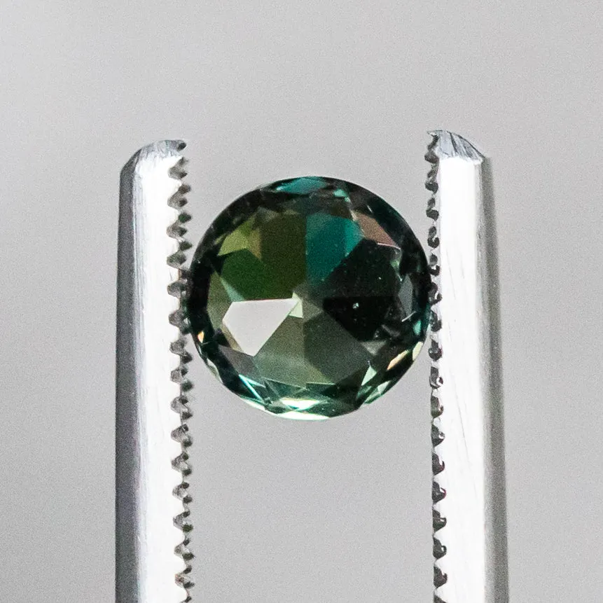 1.13CT BRILLIANT ROUND MADAGASCAR SAPPHIRE, COLOR SHIFTING WARM GREY TO BRIGHT GREEN TEAL, 5.72X74.42MM