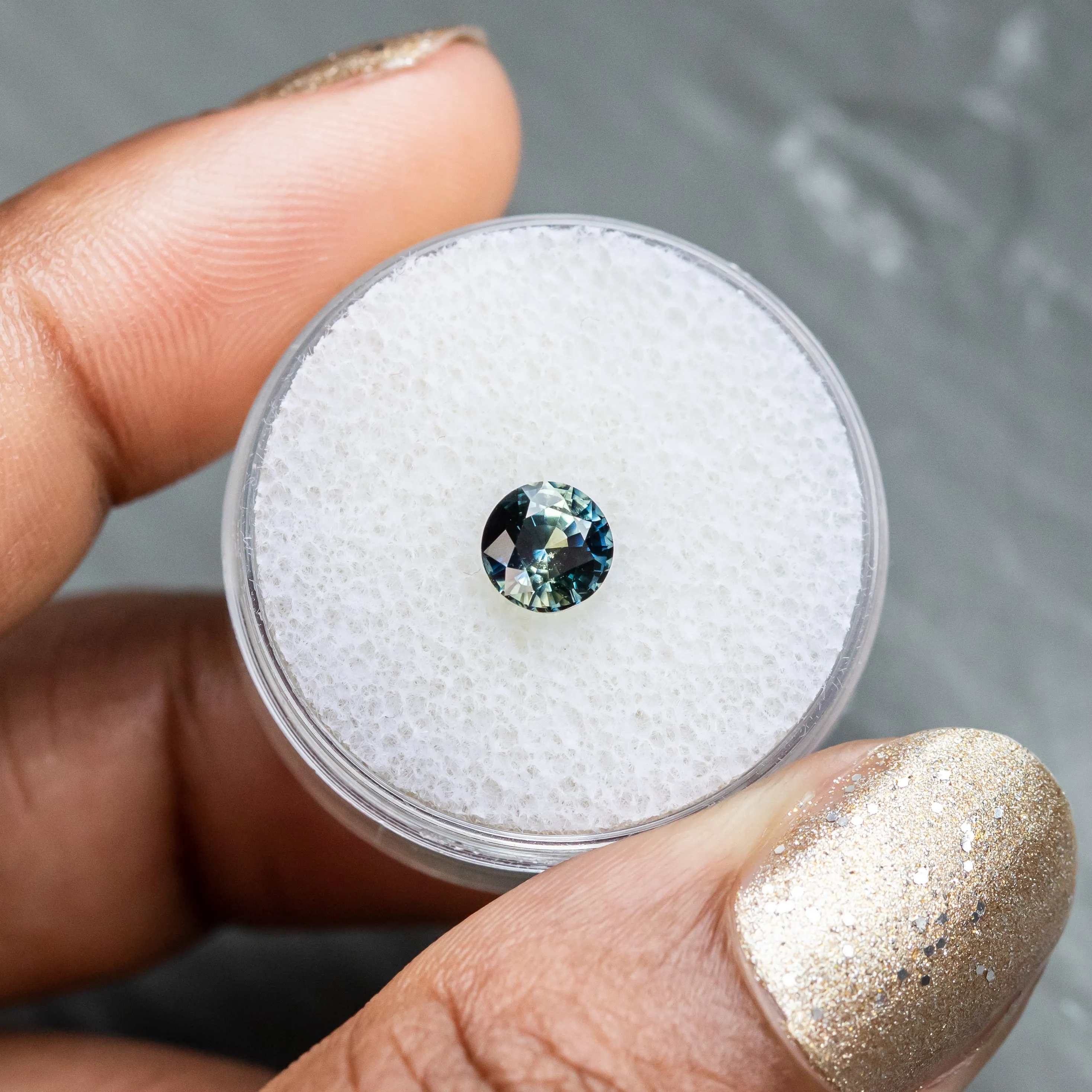 1.13CT ROUND MADAGASCAR SAPPHIRE, PARTI YELLOW BLUE GREEN, 5.83X5.78X4.31MM