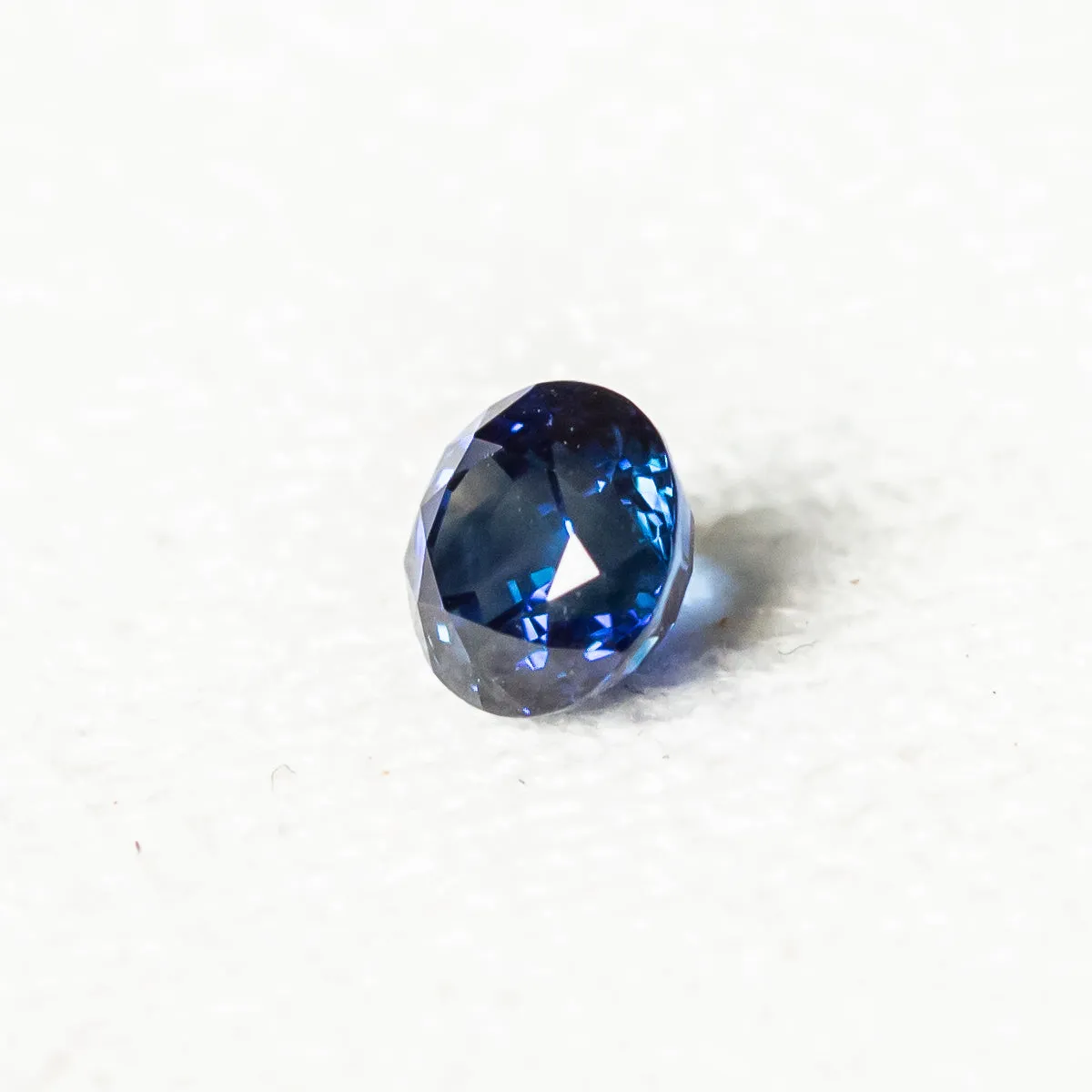 1.36CT ROUND CEYLON SAPPHIRE, ROYAL BLUE, 6.09X4.53MM