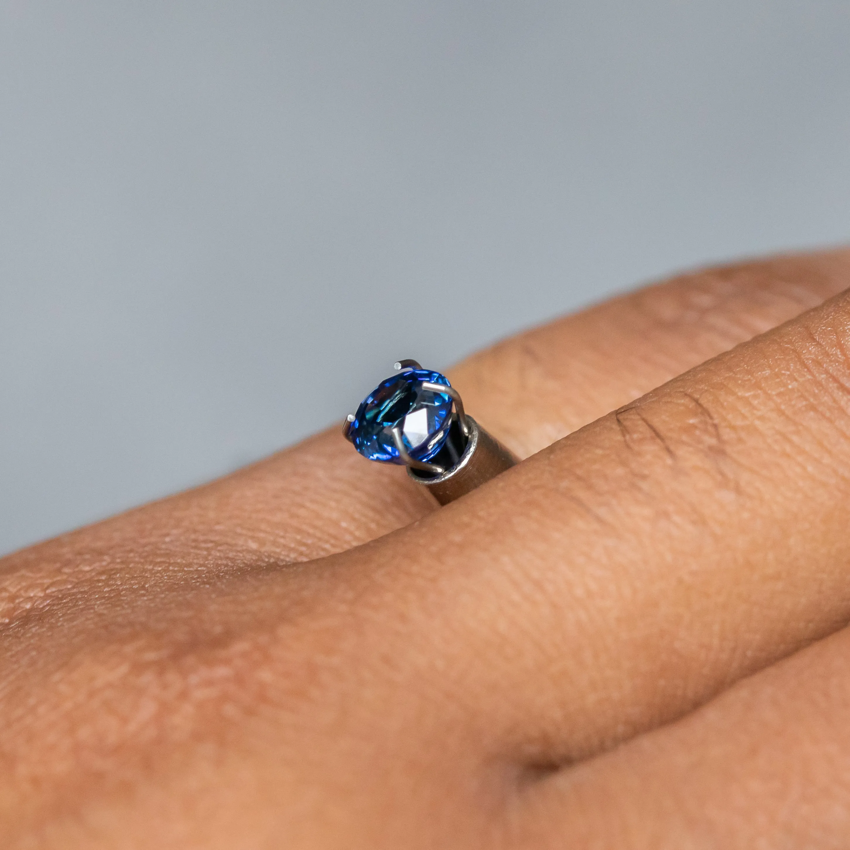 1.36CT ROUND CEYLON SAPPHIRE, ROYAL BLUE, 6.09X4.53MM