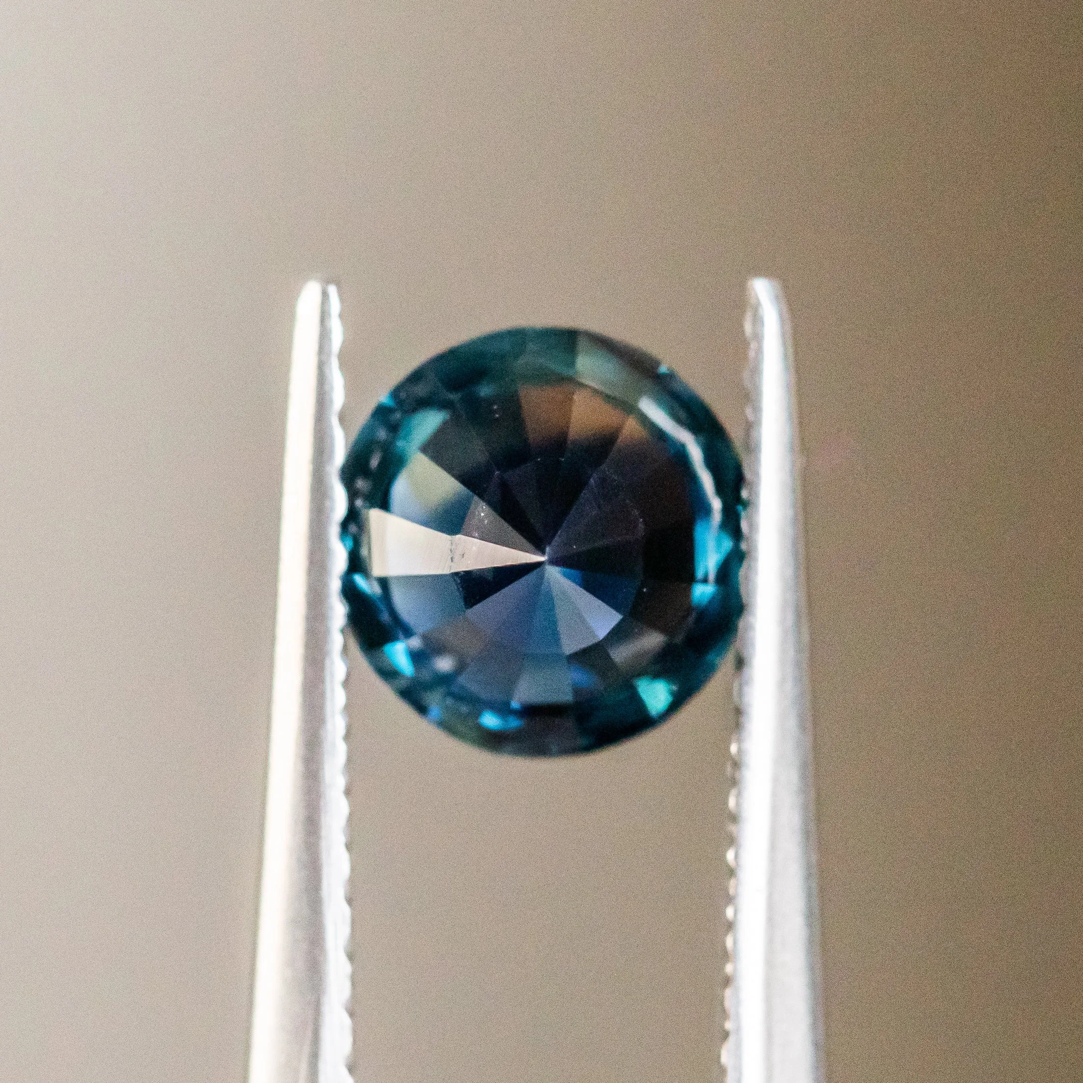 1.37CT ROUND SRI LANKAN SAPPHIRE, OCEAN BLUE, 6.48X4.36MM