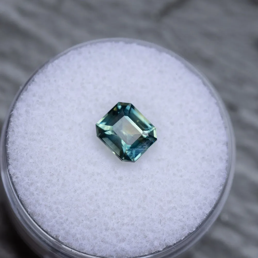 1.60CT EMERALD CUT MADAGASCAR SAPPHIRE, PARTI BLUE GREEN YELLOW, 6.7X6X4MM