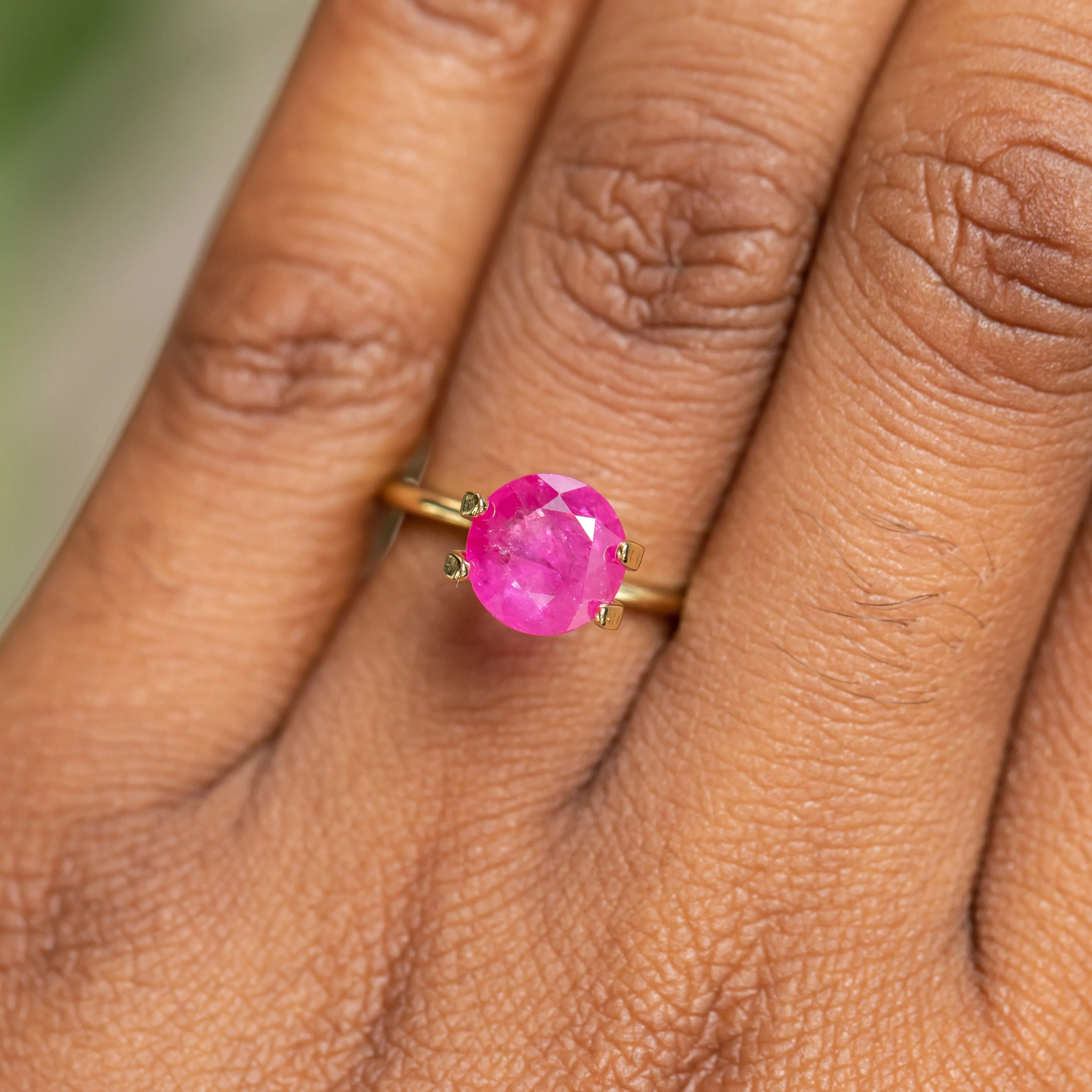 1.86CT ROUND SAPPHIRE, BRIGHT FUCHSIA PINK, 7.9X3.29MM