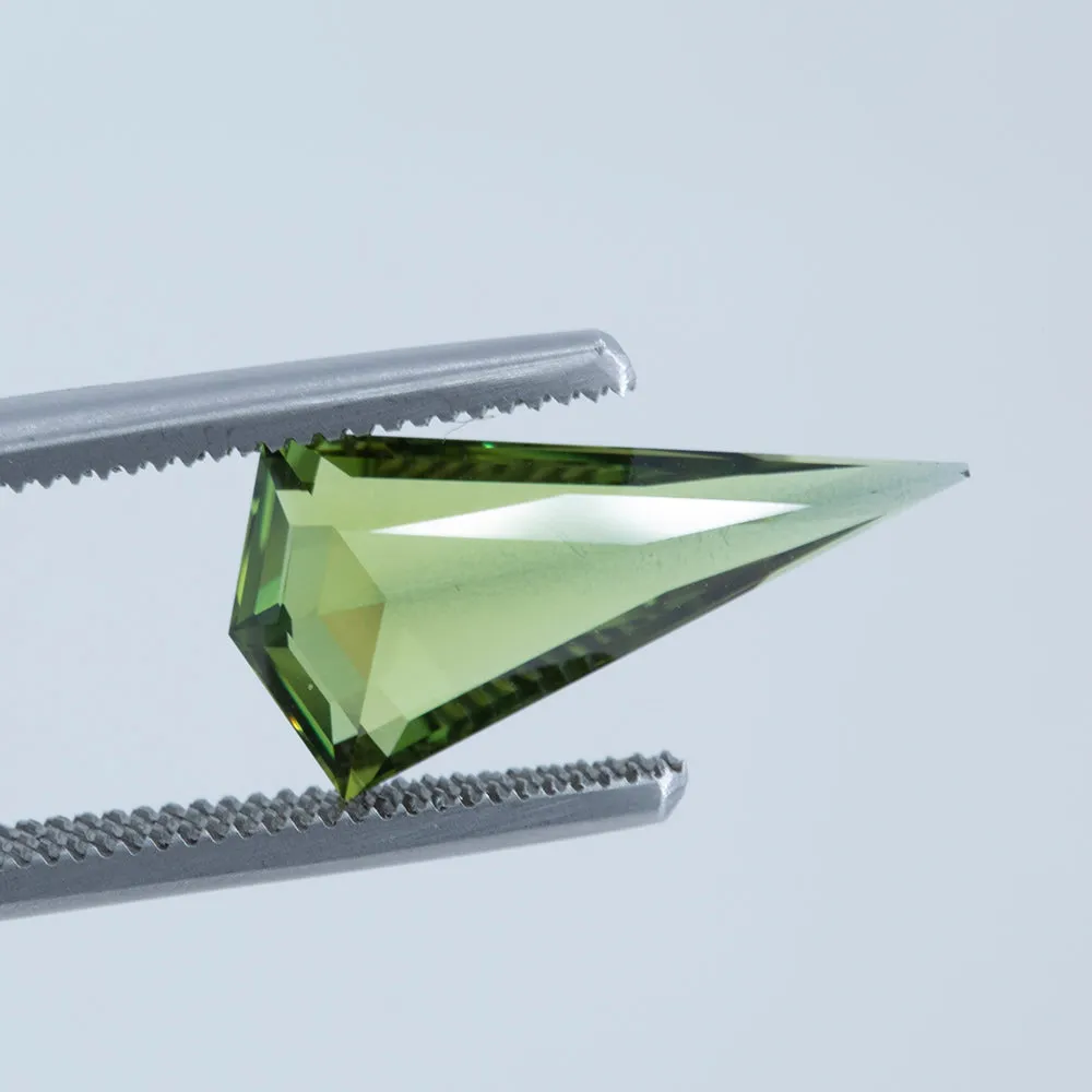 4.22CT KITE AUSTRALIAN SAPPHIRE, GREEN, 17.62X8.22MM