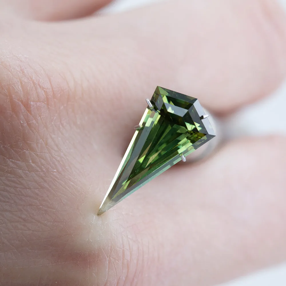 4.22CT KITE AUSTRALIAN SAPPHIRE, GREEN, 17.62X8.22MM